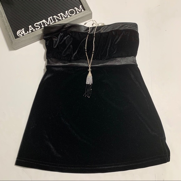 🆕Black Velvet Strapless top Size (Juniors M)‼️ - Picture 6 of 8